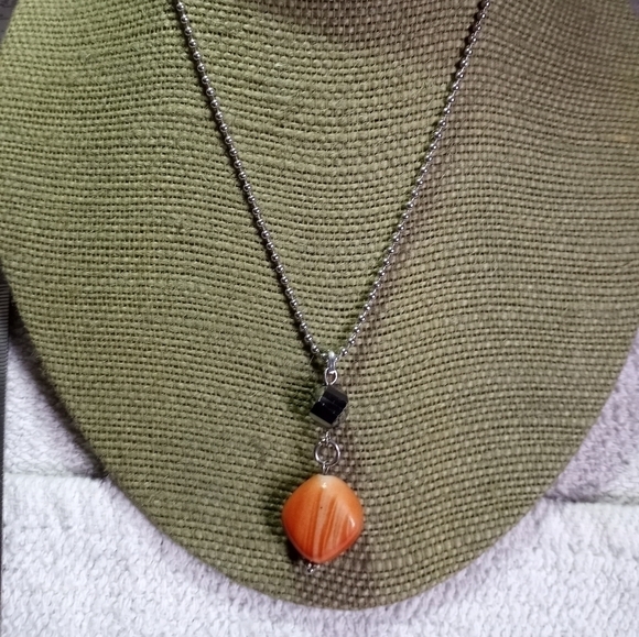 Silvertone Ball chain with faceted silvertone bead orange bead - Picture 4 of 4